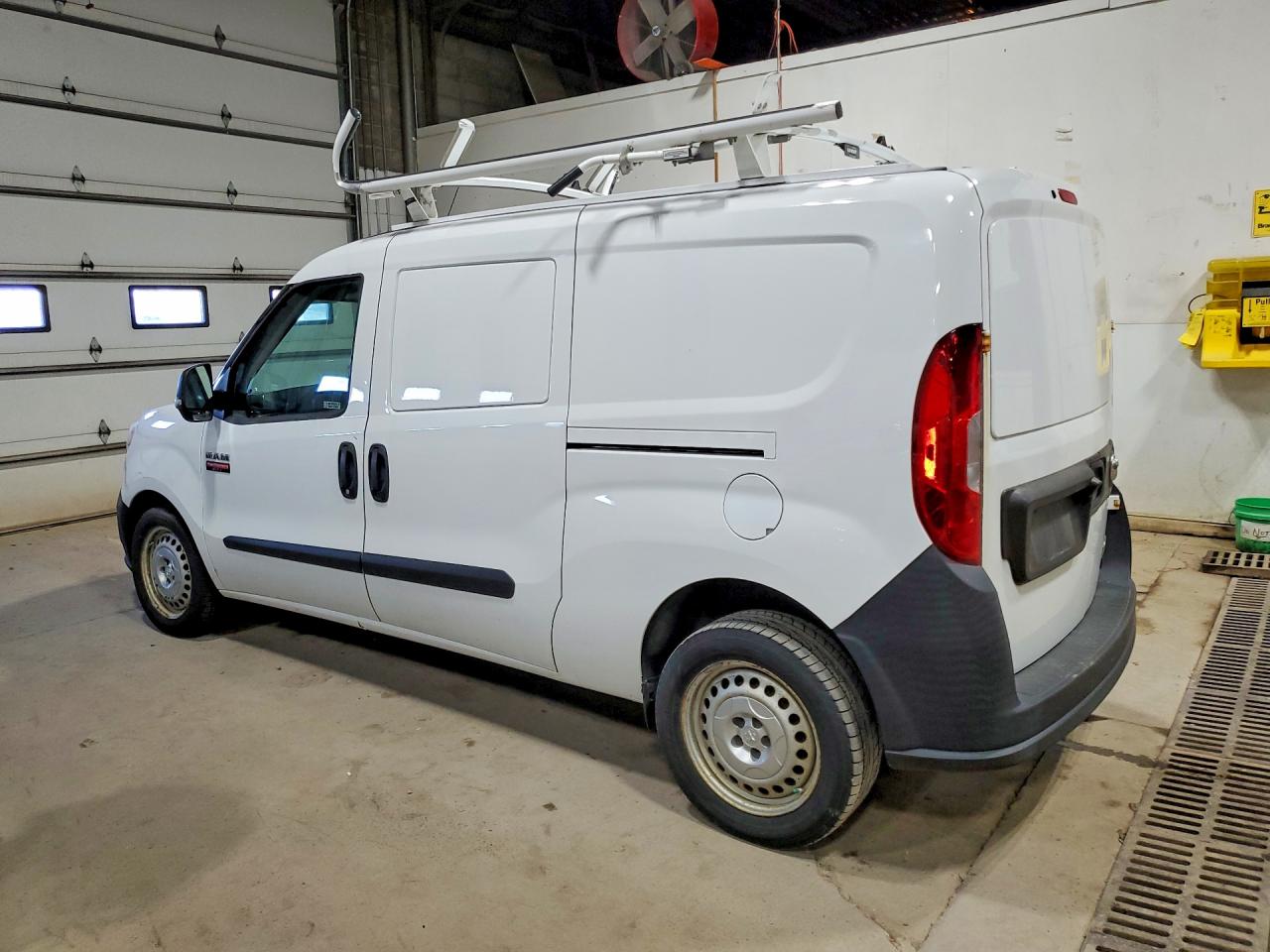 2018 RAM ProMaster City — VIN ZFBERFAB4J6L51428 — photo 2